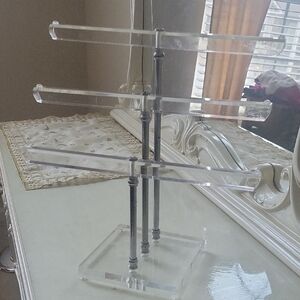 Elegant Clear Jewelry Display Stand